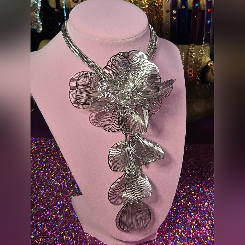 SOLD!!!STUNNING STATEMENT NECKLACE - Picture 3 of 8